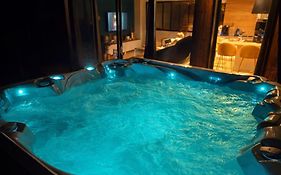 L'Usine du centre ville avec parking privé et jacuzzi extérieur